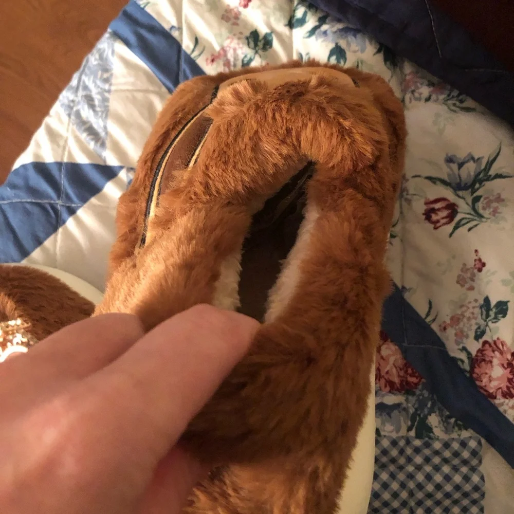 Pokémon Eevee plush slippers - Picture 4 of 8